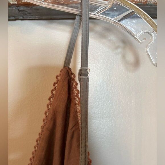 LIGHT GRAY WITH BRIWN CROCHET INSETS SIZE. XL TIERED V NECK CAMI MIDI DRESS - Picture 8 of 9